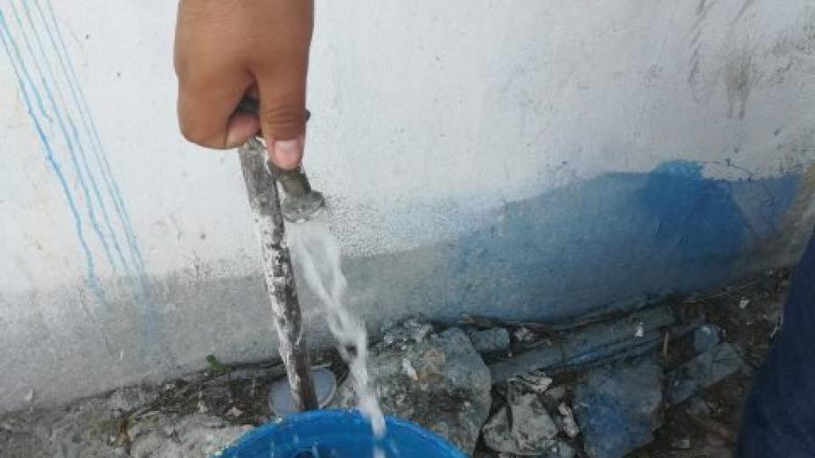 Gobierno Municipal lleva agua potable para Actrices Mexicanas