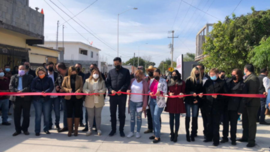 Inauguran pavimentación en la colonia Independencia