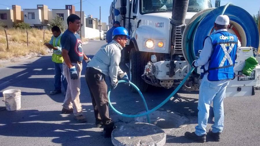 Comapa trabaja con equipo vactor