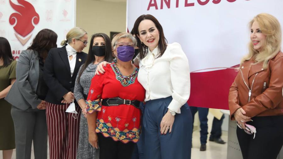 Más apoyos a quienes más lo necesitan; realiza gobierno municipal entrega de lentes