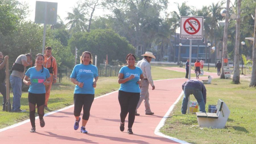 Inaugura Magdalena Peraza pista de trote en la laguna del carpintero 