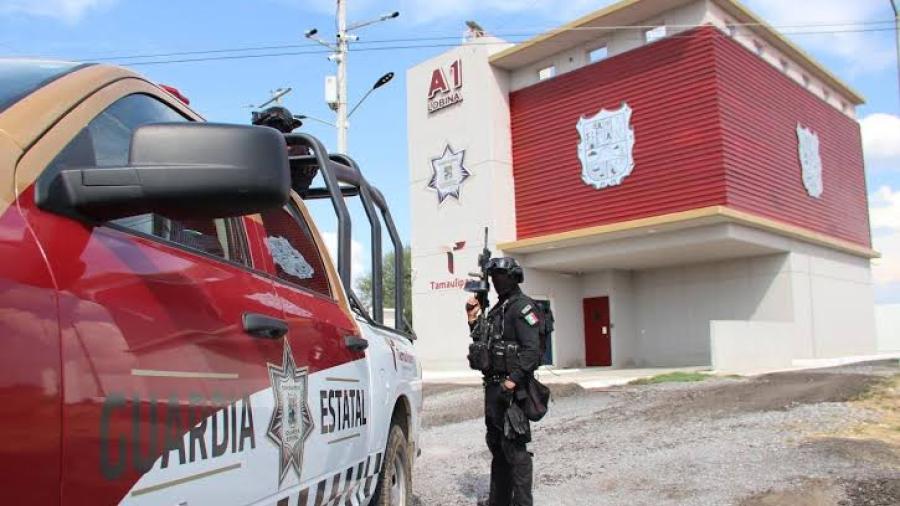 Por iniciar la construcción de 15 estaciones seguras en la frontera