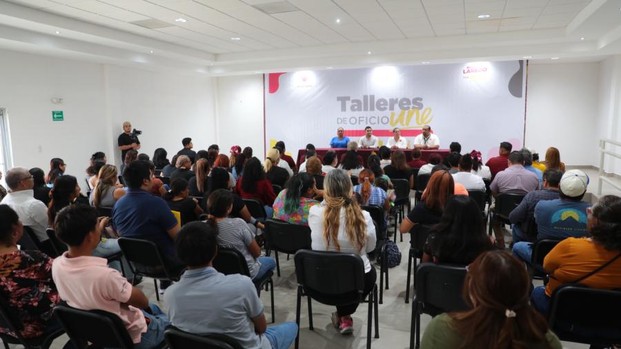 Inician alrededor de 400 ciudadanos talleres de oficio del Gobierno Municipal