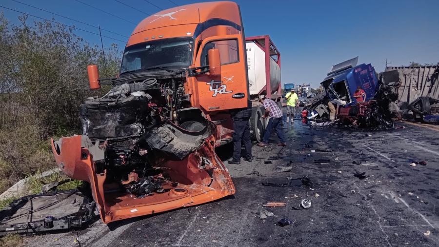 Choque múltiple en kilómetro 188 de San Fernando cierra circulación de carretera federal