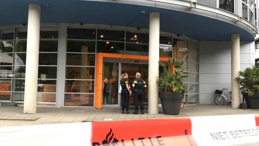 Hombre armado con un cuchillo asalta el edificio de la radio holandesa 3FM