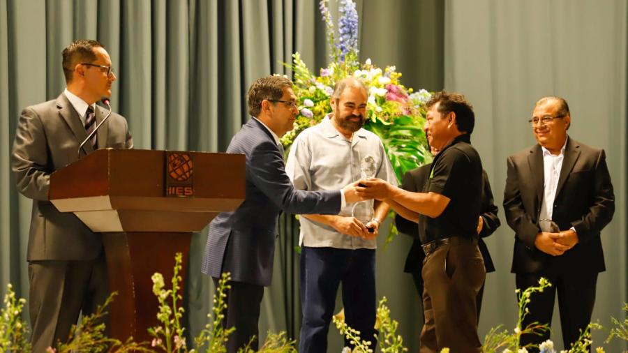 Celebró IIES Universidad 30 años de educación de calidad 