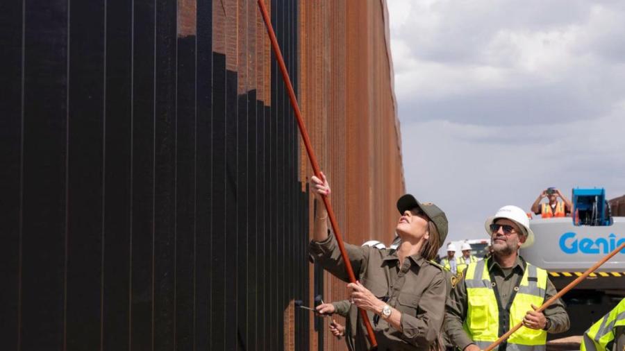 Gobierno de Trump pinta de negro el muro fronterizo para dificultar su escalada