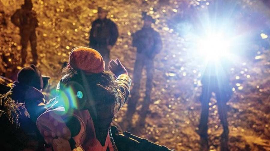 Migrantes intentan cruzar, son detenidos 25