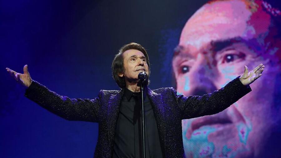 Pese a Covid-19, Raphael ofrece concierto en WiZink Center