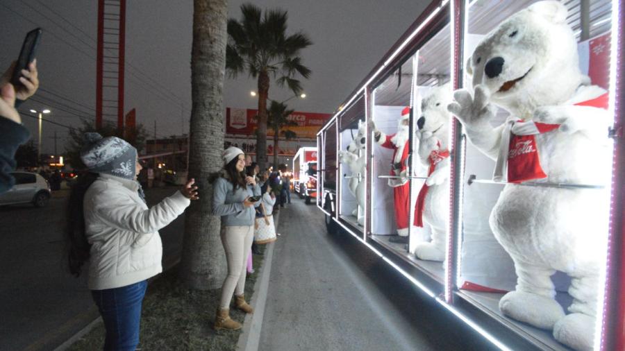 Invitan a familias a presenciar Desfile Navideño 2017
