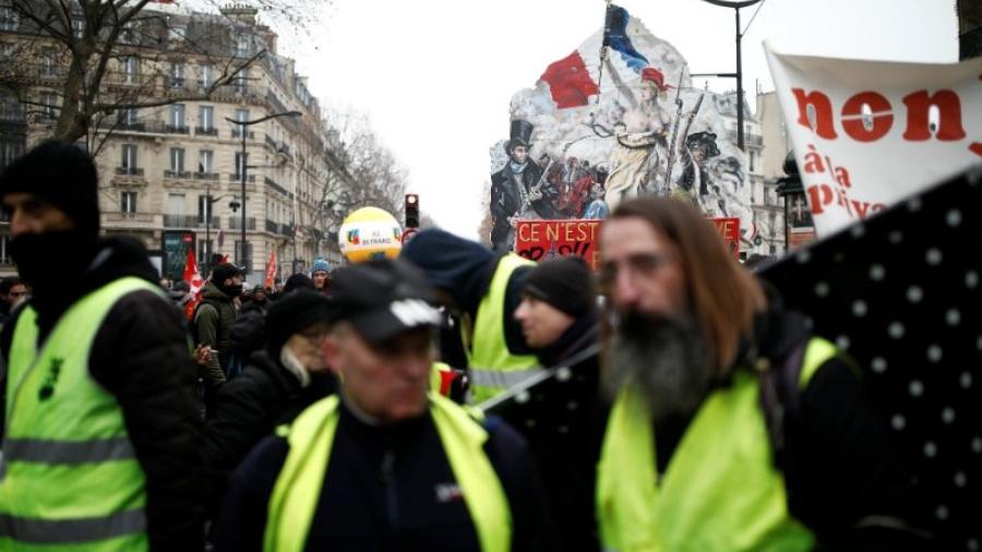 Los "chalecos amarillos" marchan en París en el tercer día de huelga