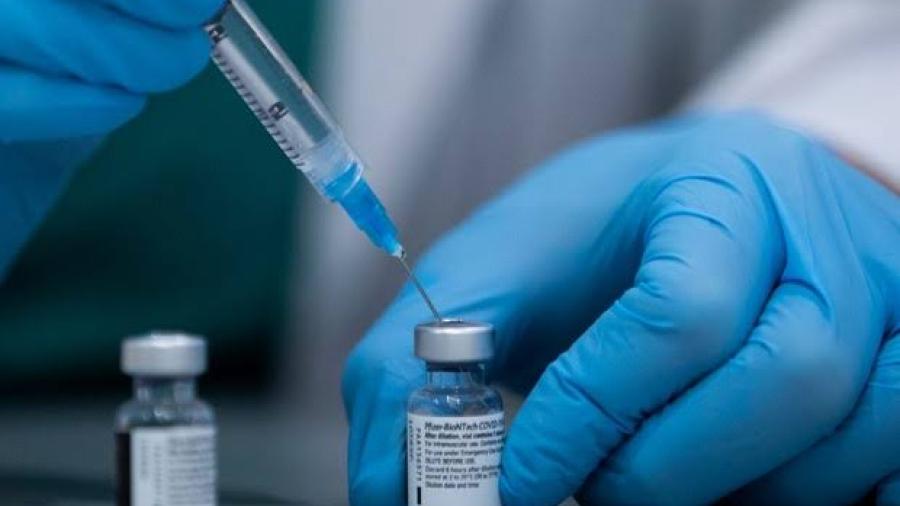 Arriban más de 290 mil vacunas anticovid de Pfizer a México