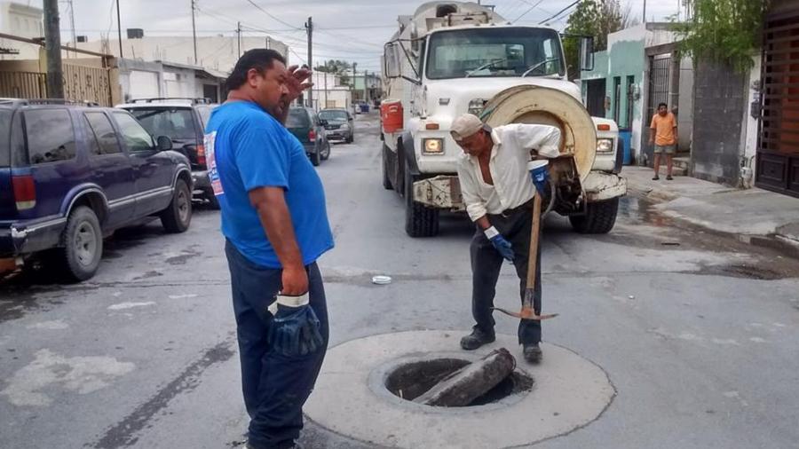 Comapa trabaja con equipo vactor