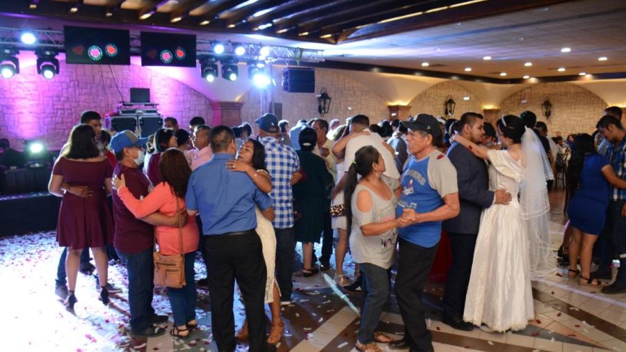 Sistema DIF Nuevo Laredo cumple el sue&ntilde;o de casarse a pareja que ten&iacute;a m&aacute;s de 40 a&ntilde;os juntos 