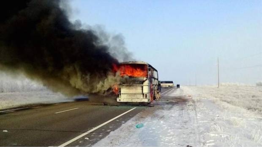 Más de 50 muertos dejó incendio de autobús en Kazajistán 