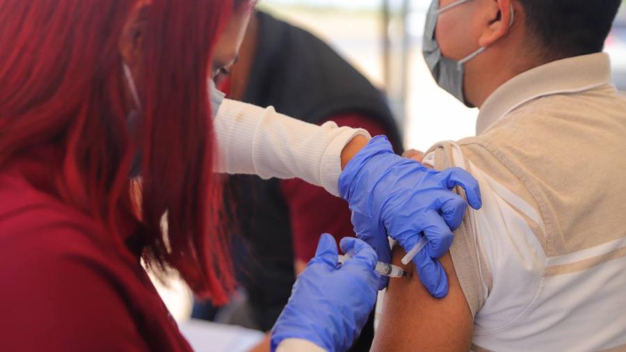 Municipio realiza jornada de vacunación para maestros