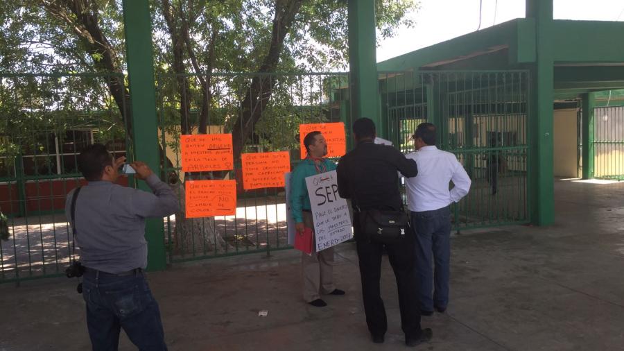 Protestan en Secundaria Escandón, exigen mejor trato