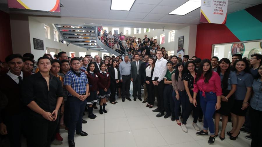 Convoca alcalde Mario López a los alumnos de la UANE a que nunca desistan de sus sueños