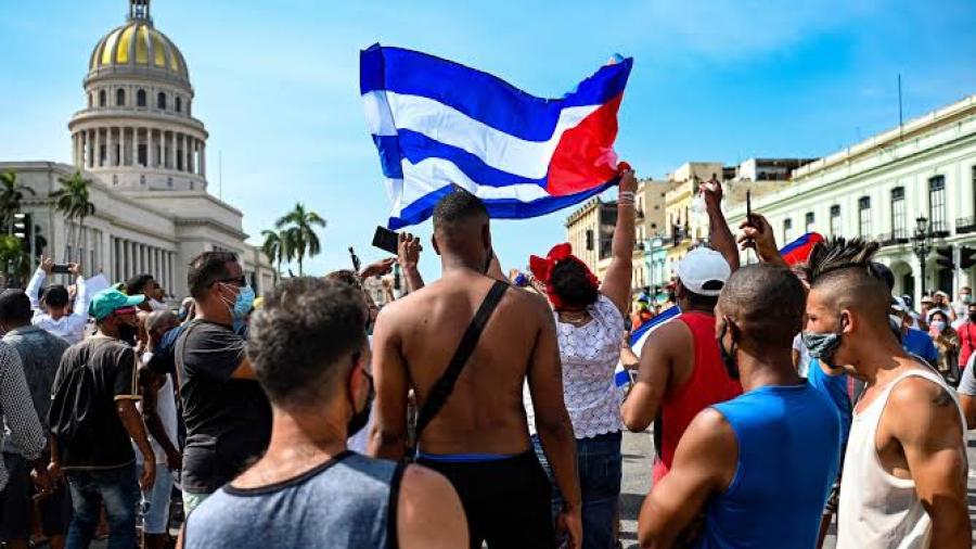 Hasta tres años de cárcel a quienes ‘calumnien’ al presidente en Cuba