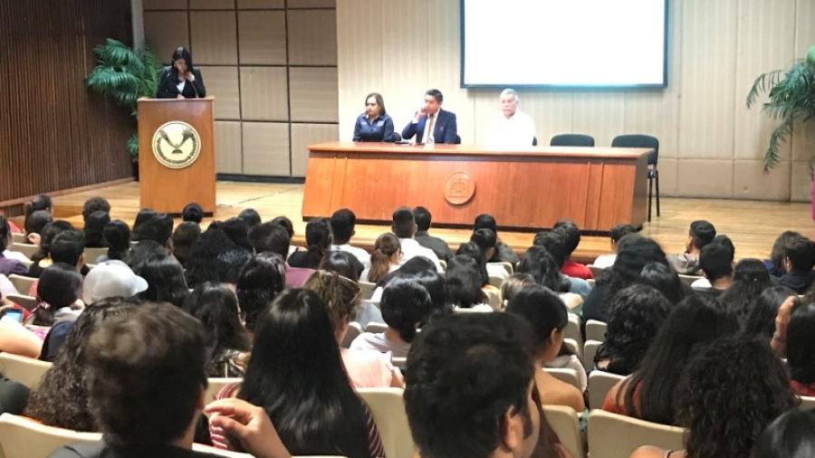 CEA imparte conferencia a la facultad de derecho de la UAT