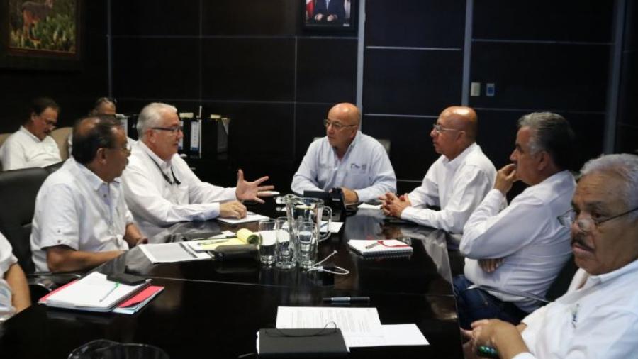 Abastecer agua a municipios marginados