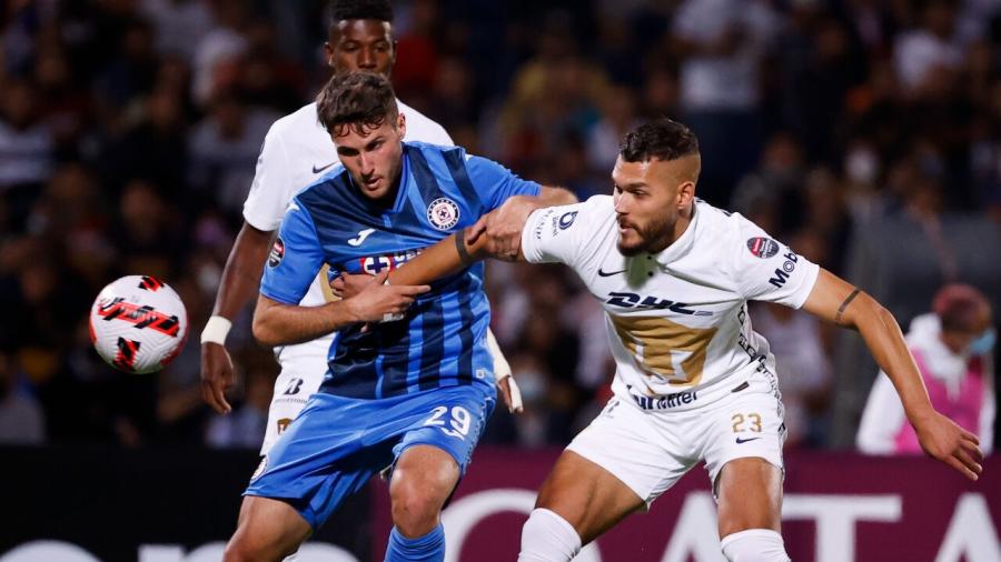 Pumas saca ventaja ante Cruz Azul en la semifinal de ida