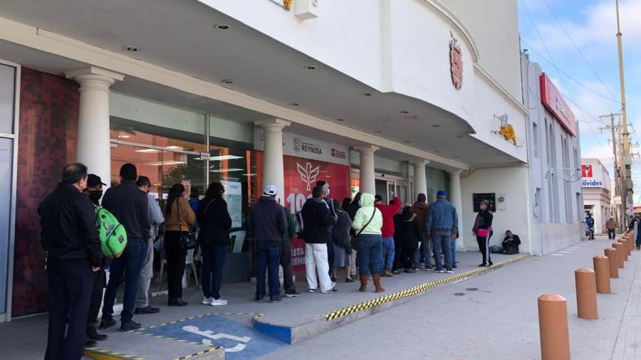 Familias aprovechan aguinaldos para pagar su predial 