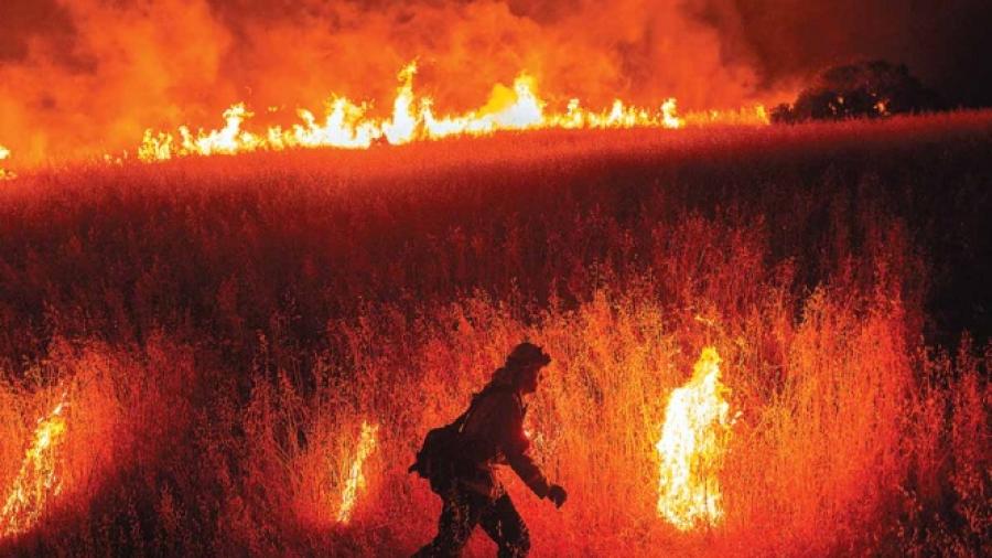 Fuego continúa en California, ya hay 40% de contención