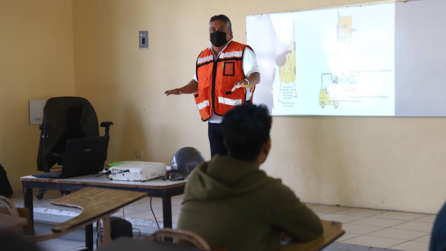 Aprenden en programa municipal para la capacitaci&oacute;n industrial 