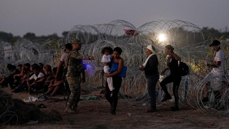 Defensores de migrantes presentan demanda contra orden ejecutiva de Biden por restringir asilo en frontera