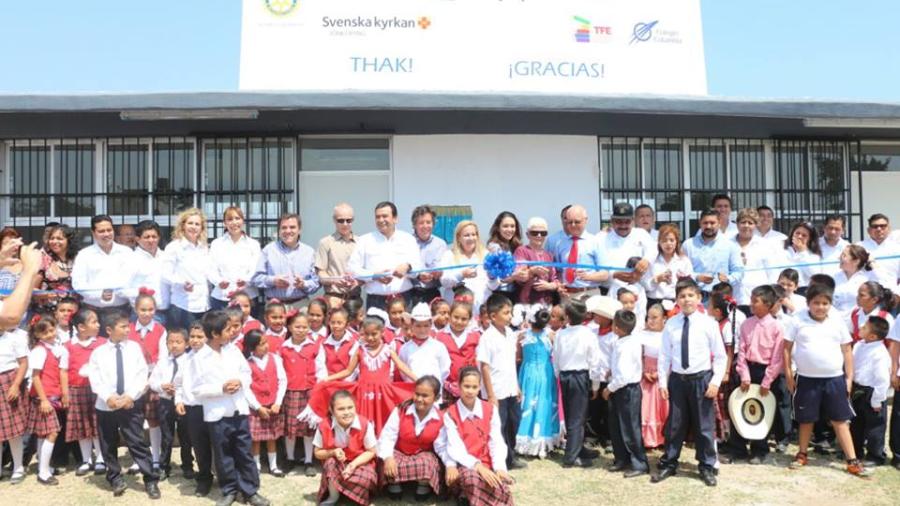 Entrega Ayuntamiento nuevas aulas a escuela