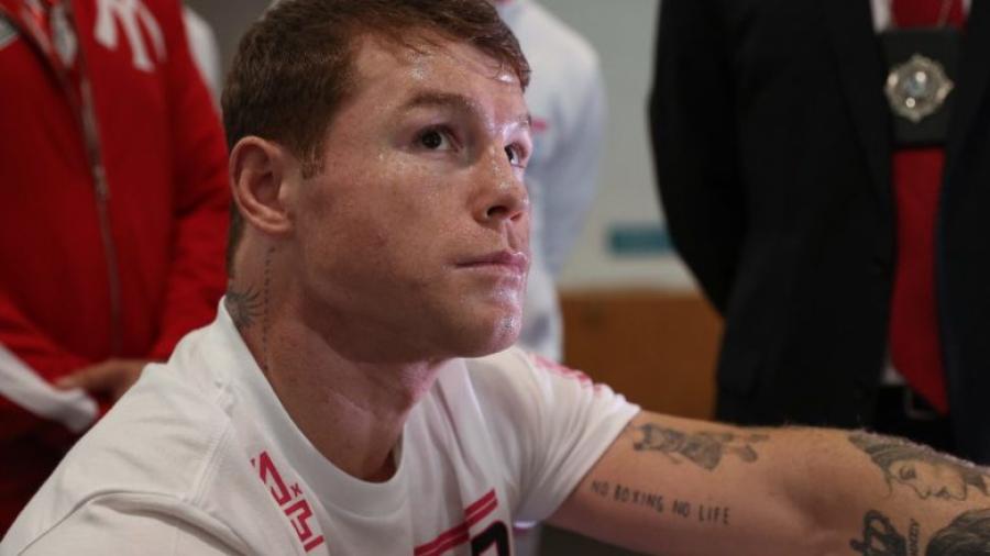 El enorme gesto de Canelo con una pequeña niña