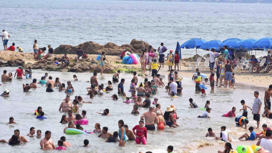 Anuncian que prohibirán acampar en las playas de Acapulco