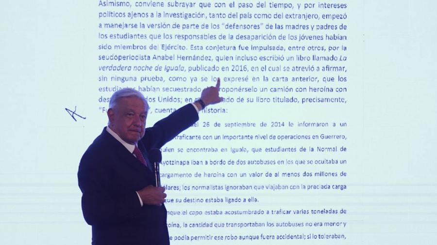 Revela AMLO carta que envió a padres de los 43 normalistas con informe de investigación
