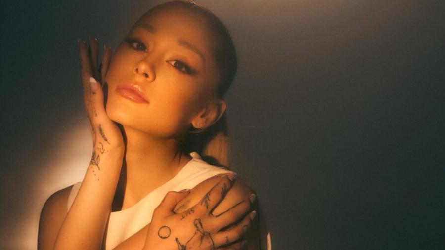  Es devastador: Ariana Grande opina sobre experiencias expuestas en “Quiet On Set”