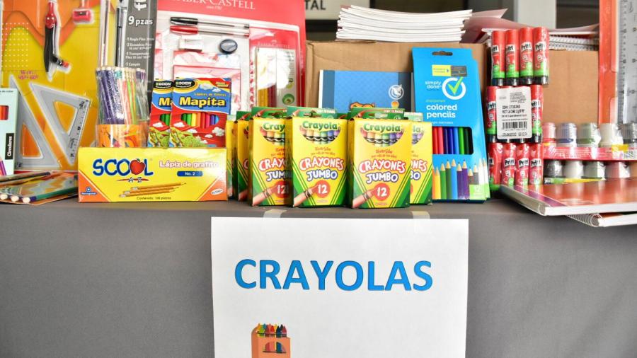 DIF Reynosa recibe donación de útiles escolares de la FGR