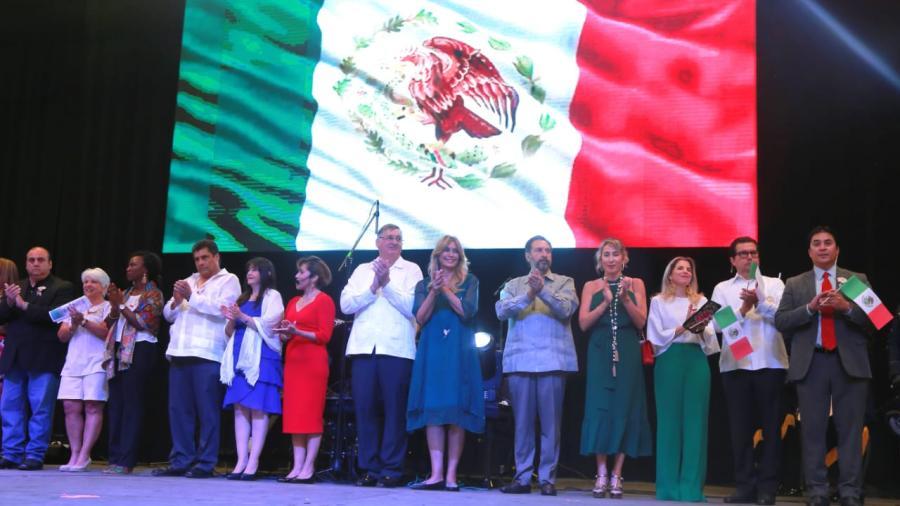 Participa Maki Ortiz en “Fiesta de Palmas Viva México 2019”