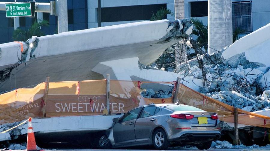 Aumentan a 6 las víctimas de colapso de puente peatonal