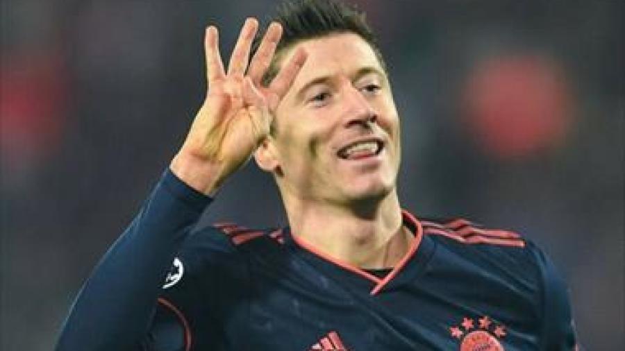Lewandowski obtiene maestría en Educación del Deporte