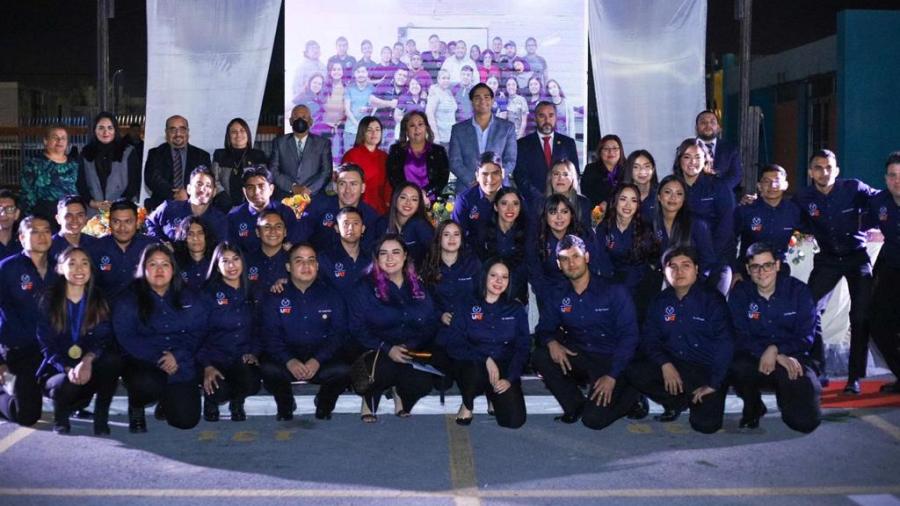 Apadrinó Carlos Peña Ortiz Generación 2018-2022 UAMRA-UAT 