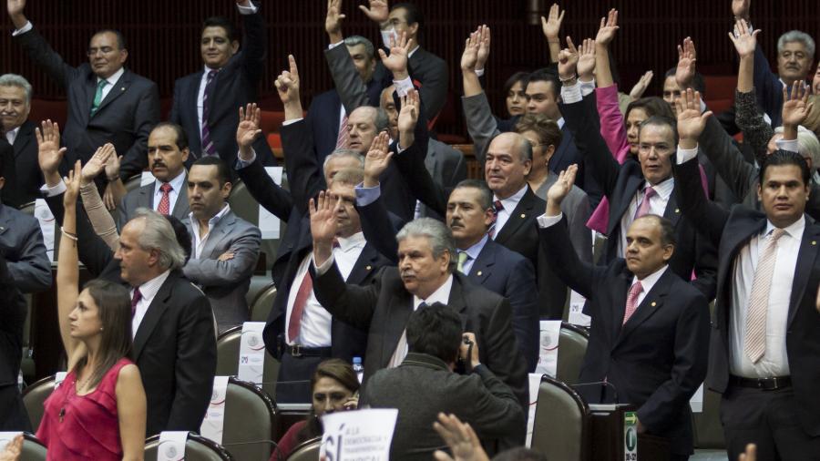 Se gratificar&aacute;n diputados con 200 mdp
