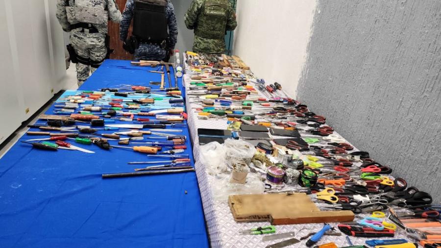 Decomisan celulares, droga y armas punzocortantes en dos prisiones de Hidalgo