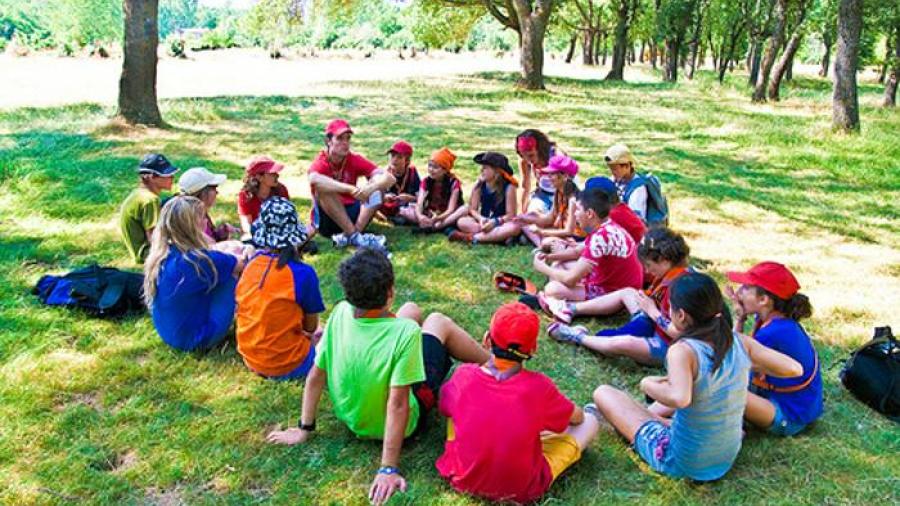 Cientos de niños en Georgia contrajeron COVID-19 en campamento de verano 