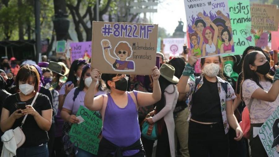 Celebra AMLO que manifestaciones feministas se desarrollaran de manera pacífica