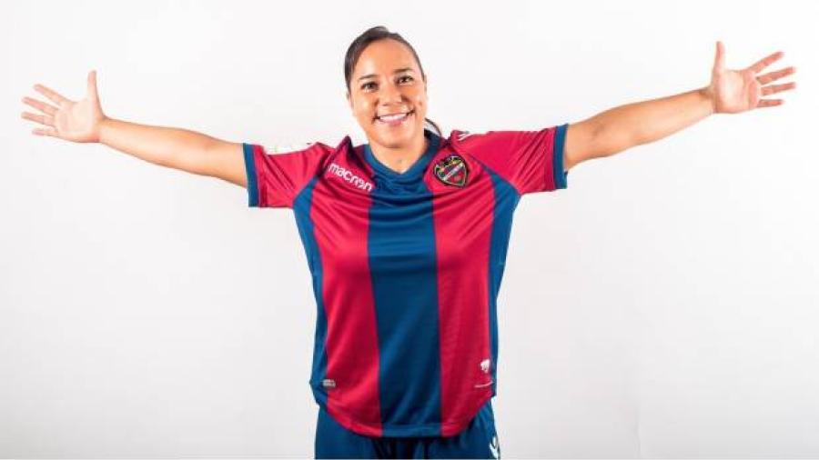 Charlyn Corral lidera tabla de goleo en Liga Española