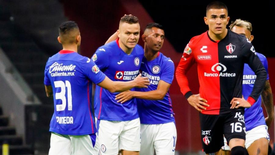 Cruz Azul liga 10 triunfos consecutivos y asegura su lugar en la fase final 