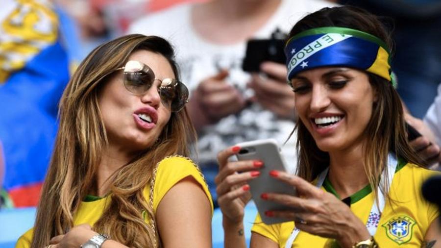 FIFA pide no tomar fotos a aficionadas en las gradas del mundial