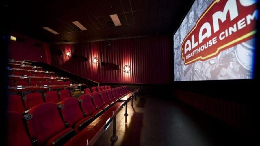 La epidemia llega a la pantalla grande: los cines empiezan a cerrar