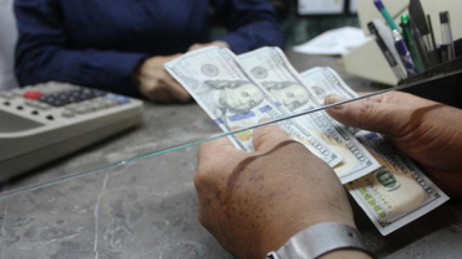 Dólar se vende en 17.95 pesos en el casas de cambio