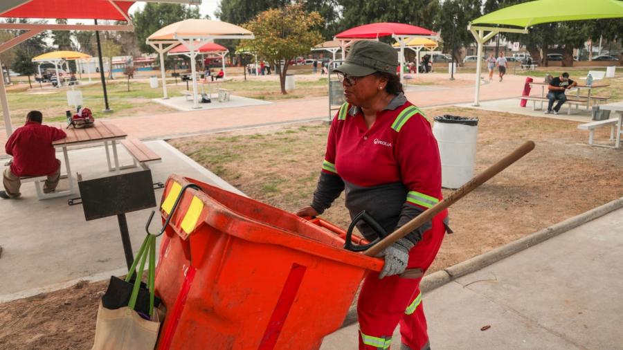 Despliegan intenso trabajo de mantenimiento en plazas, parques y áreas verdes
